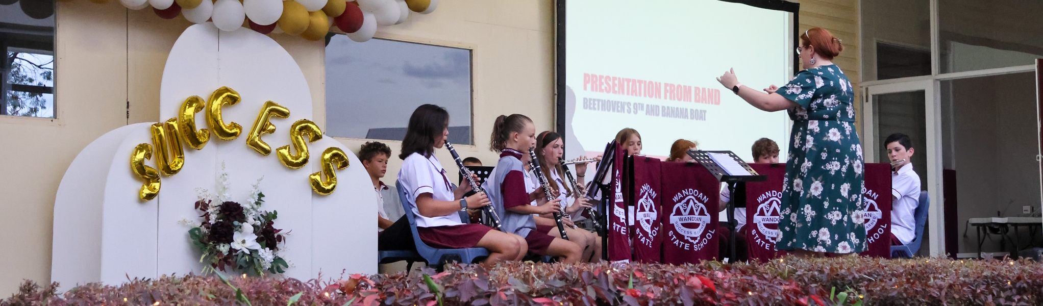 Wandoan State School students on an excursion wearing high visibility vests
